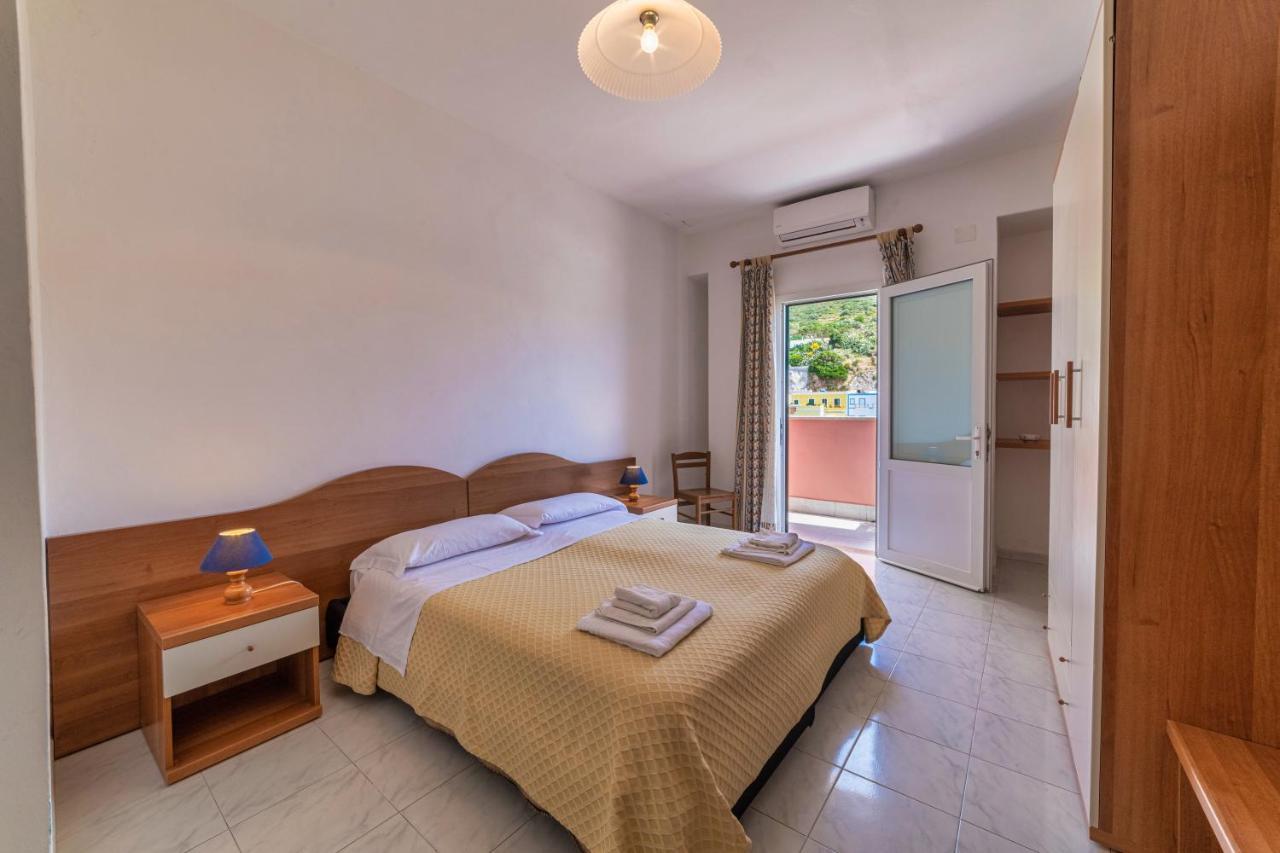 Albergo Le Querce Ponza Exterior photo